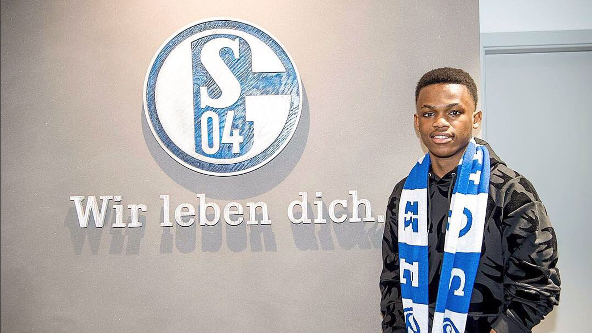 如今他在攻 如今他在攻