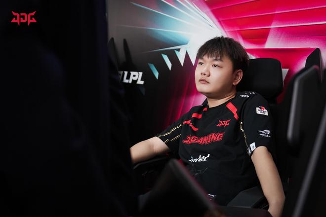 明对比的是 明对比的是