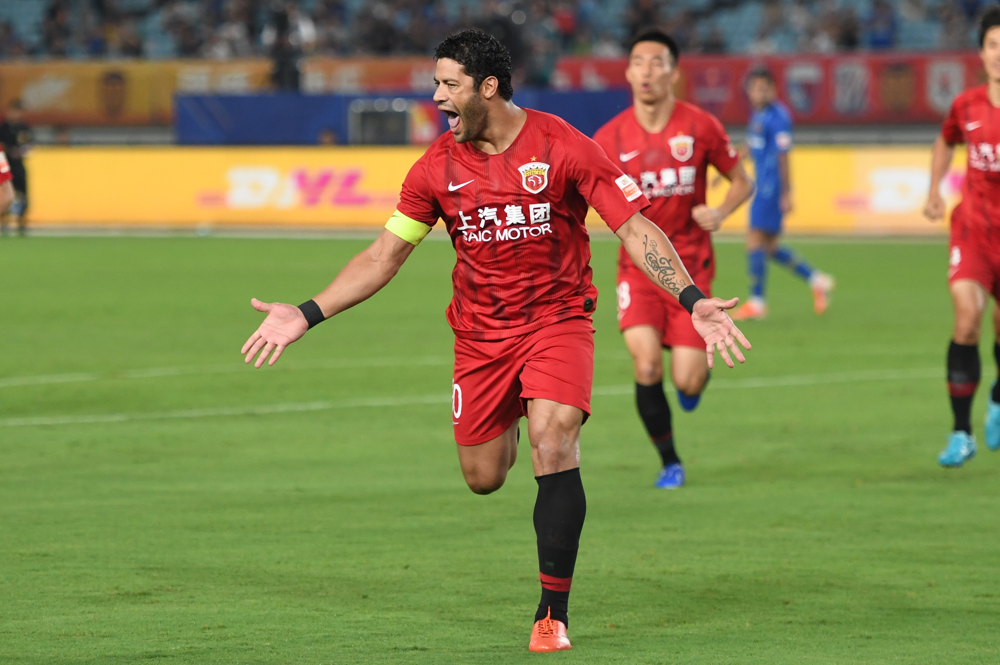 合通过错位